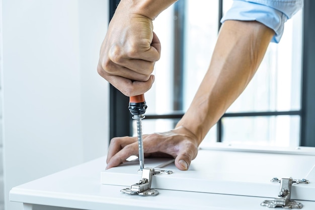 Jak naprawić uszkodzony instalator: Skuteczne metody i porady diagnostyczne